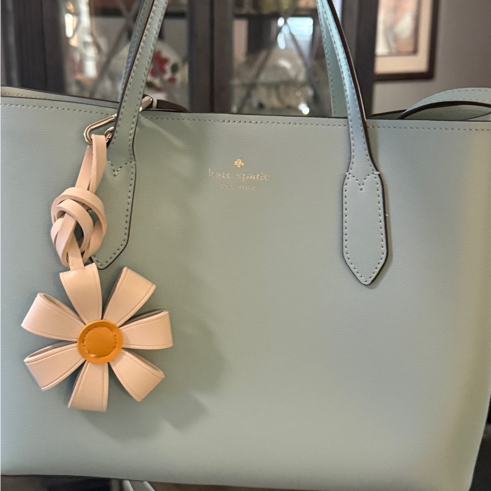 Gorgeous like new med Kate Spade Harper leather tote bag with flower bag charm.